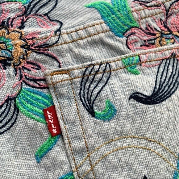 LEVI’S PREMIUM 501 High Rise Denim Hella Bloom Embroidered Floral Shorts Size 26 - Picture 11 of 11
